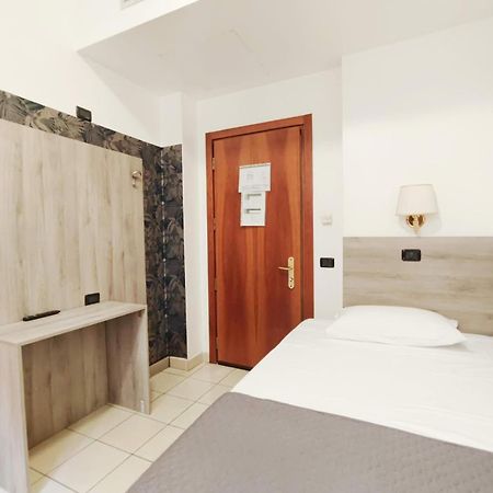 Hotel Mondial Μιλάνο Εξωτερικό φωτογραφία