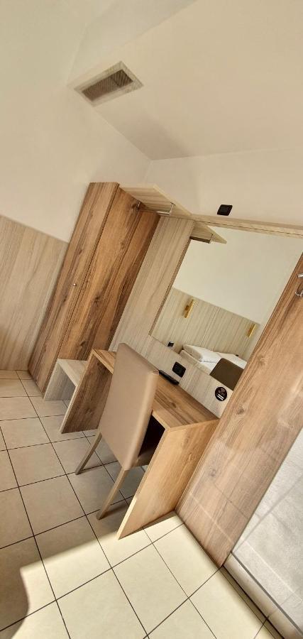 Hotel Mondial Μιλάνο Εξωτερικό φωτογραφία