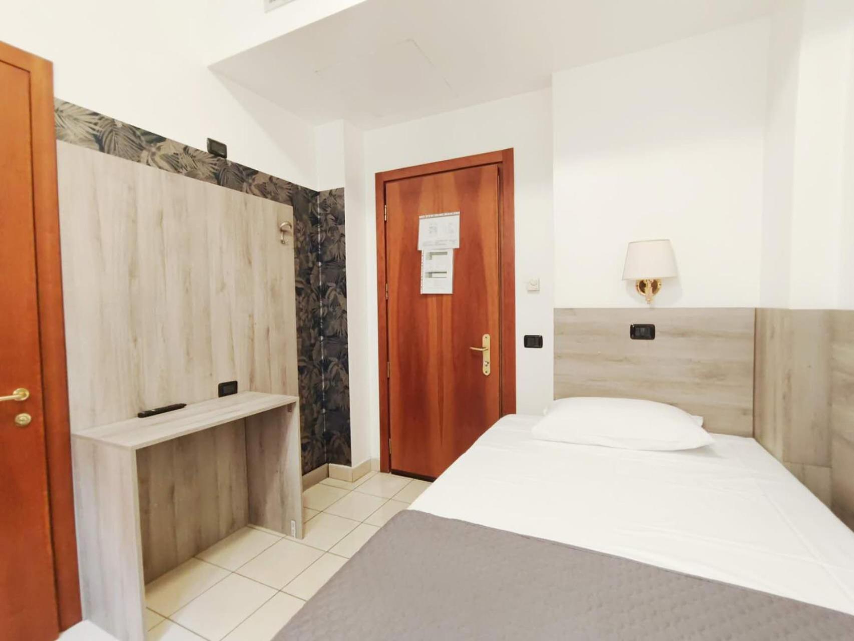 Hotel Mondial Μιλάνο Εξωτερικό φωτογραφία