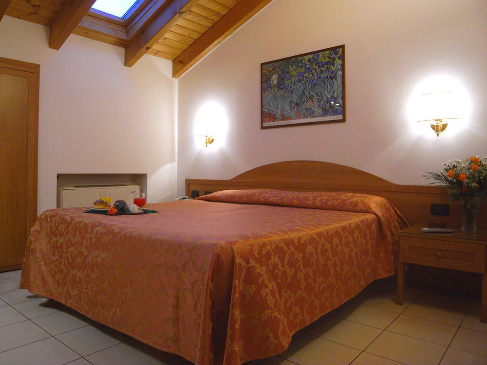 Hotel Mondial Μιλάνο Εξωτερικό φωτογραφία