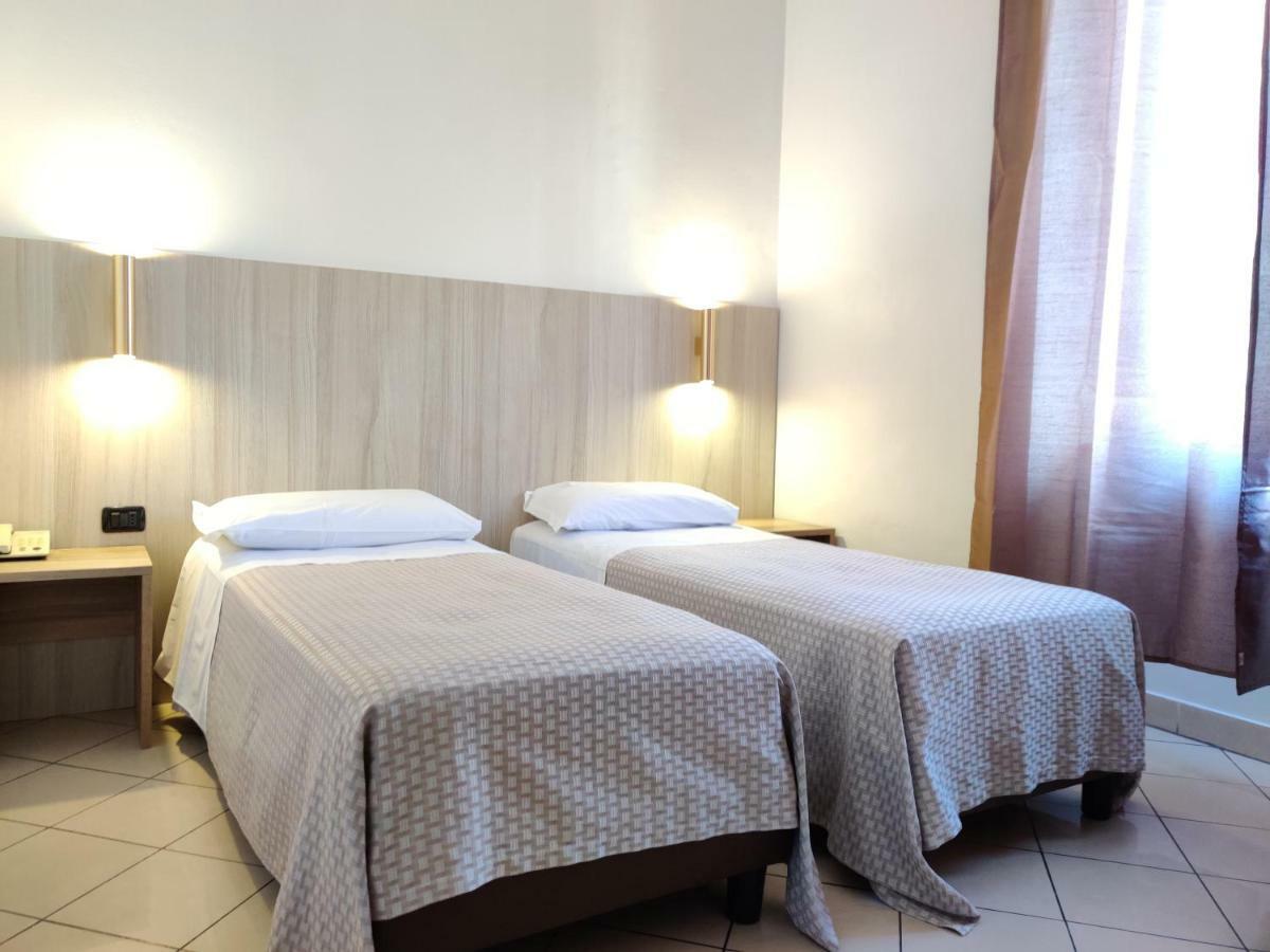 Hotel Mondial Μιλάνο Εξωτερικό φωτογραφία