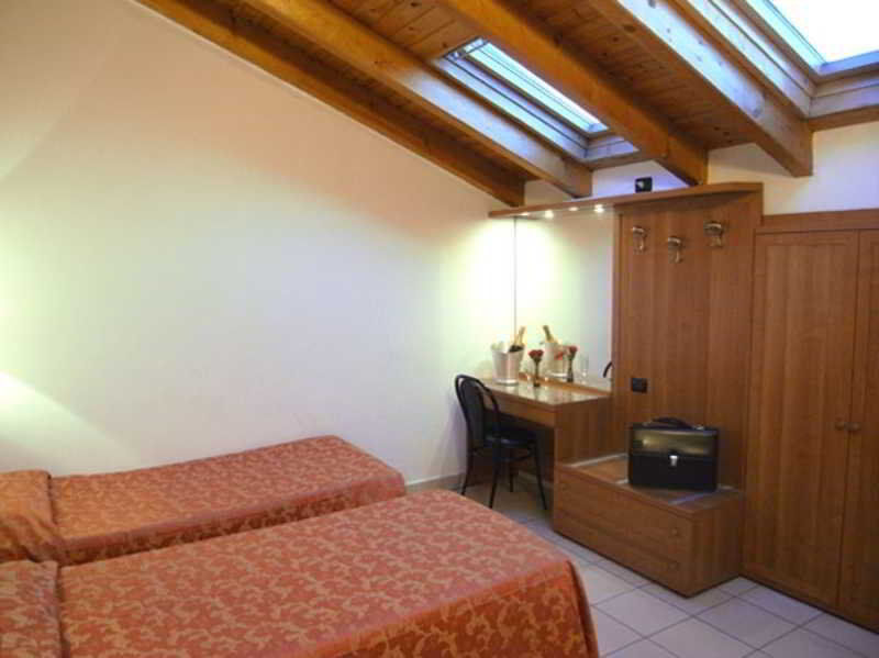 Hotel Mondial Μιλάνο Εξωτερικό φωτογραφία